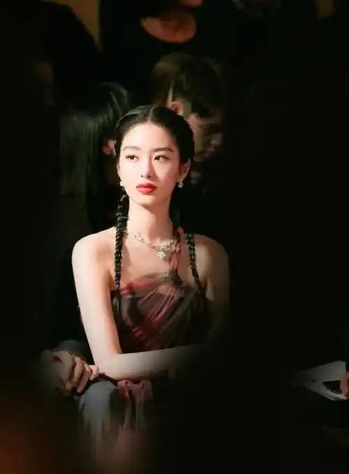 与陈金飞分手两年后,杨采钰找到合适的戏路:骄矜大小姐专业户