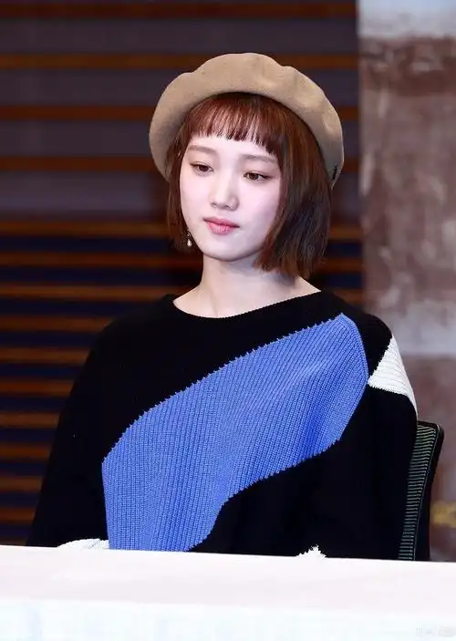 李圣经引领韩流时尚锅盖刘海萌萌哒