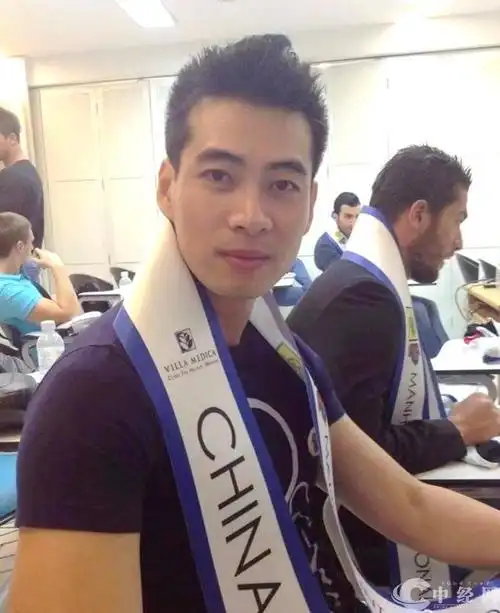 纪录片《医者仁心》剧情中扮演青年钟南山院士的演员刘明雄