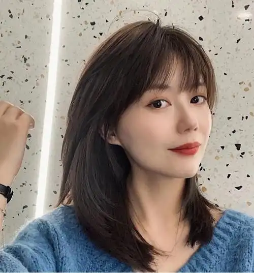 女人什么发型显年轻有朝气长相成熟的女生适合的发型