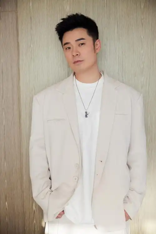 陈赫1109生日快乐#小作卡点送上赫老板@陈赫白色温度生日写真一组