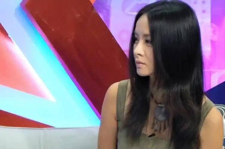 回顾师小红老婆谢兰一场车祸定情婚后生一子日子过得有滋味