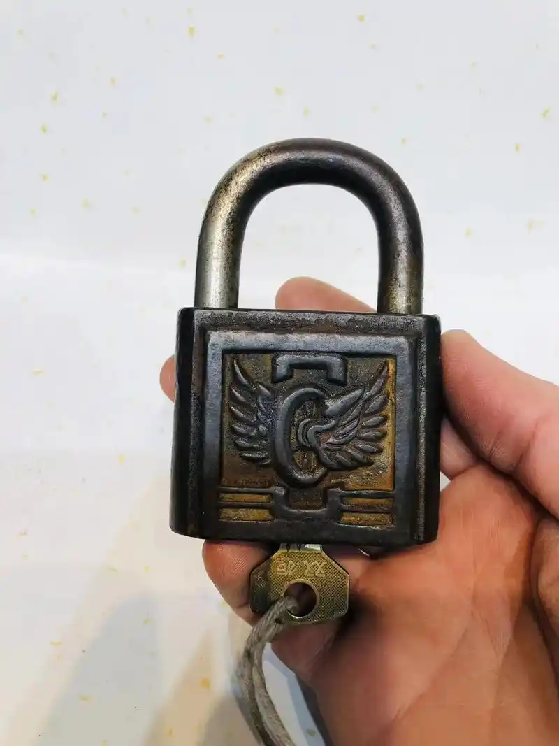 抗战时期 老锁 老铁锁 平绥铁路锁 专用锁! 大号的 开合自 - 抖音