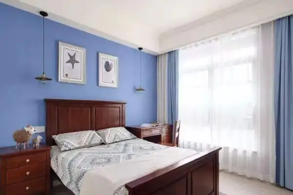 蓝色背景墙配什么颜色窗帘