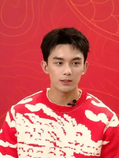 吴磊直播连麦实现粉丝愿望##吴磊说嗓子限制了他的发挥