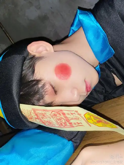 小僵尸"打工"真不容易0769♂15看看我这黑眼圈#万圣节变装挑战