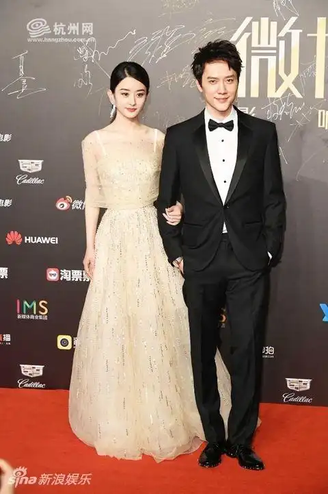 赵丽颖冯绍峰甜蜜宣布喜讯