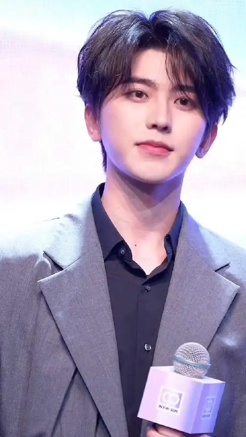 老公你好帅!#蔡徐坤#|#蔡徐坤ins