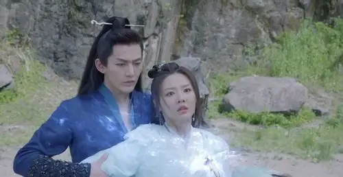 遇龙:青青为雪阡寻挡刀,青青恢复记忆,终于知道流星疤痕的来历