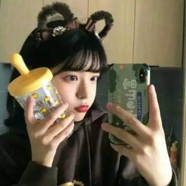 可爱时尚系手机控女头(19张),女生头像_刻爱头像网