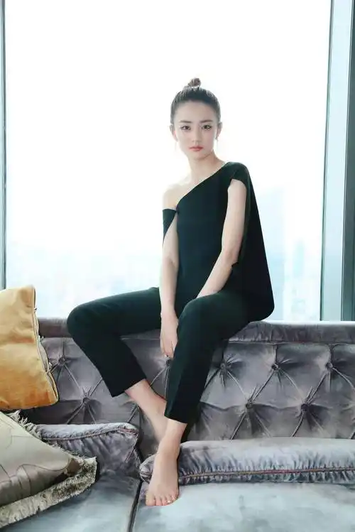 原创徐璐携喵星人空袭粉丝,自曝黑料,网友不买账,直呼只想看百万