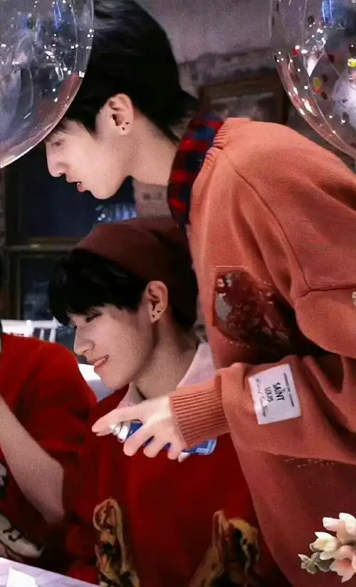 张真源晒合照祝严浩翔生日快乐