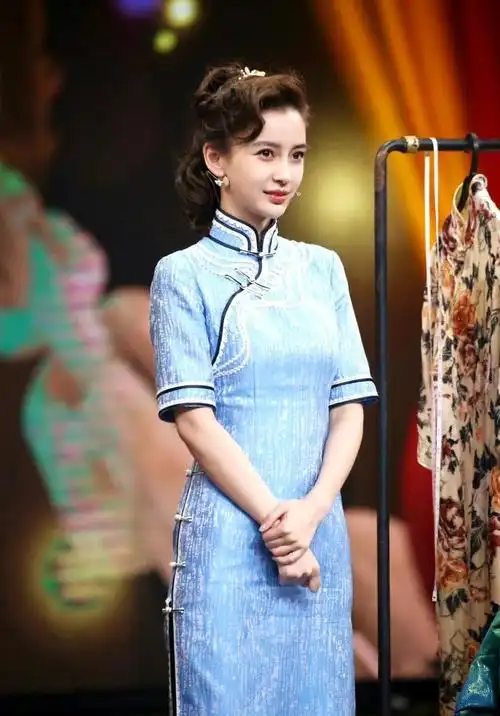 baby试穿新旗袍,本以为太瘦驾驭不了,不料效果很惊艳