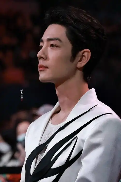 肖战白色西装好贵气##肖战你好闪