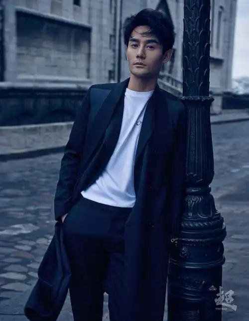 王凯出生于1982年,是湖北武汉人,王凯的家庭条件也算不上特别优越