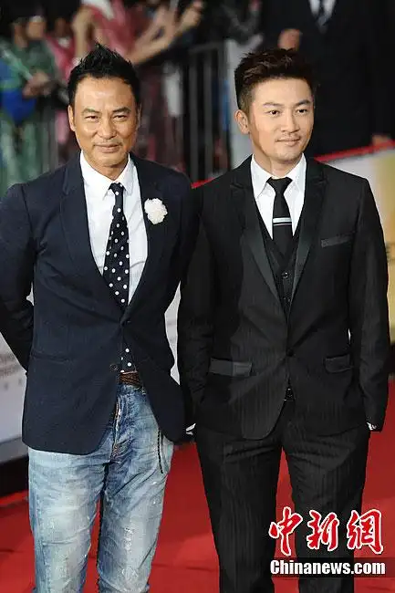 图为任达华,苏有朋走红毯.中新社发李学仕摄