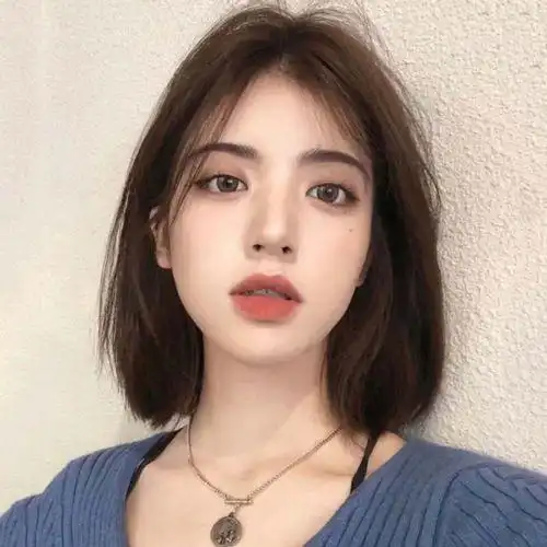 关于八字刘海短发发型图片的配图及描述