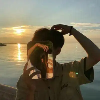 情侣头像真人一人一半分开霸气情侣头像真人一人一半分开不明显