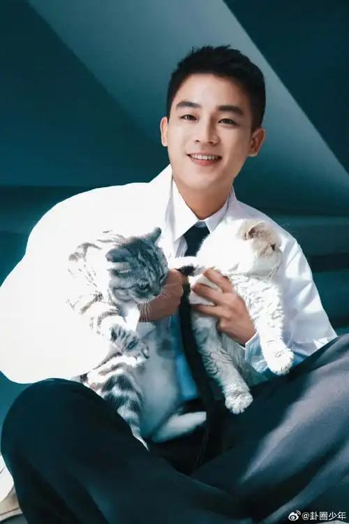 恰逢出道10周年,还发布了一首给粉丝写的新歌,31岁的欧豪状态依旧那么