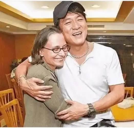 周华健被嘲笑夫妻像母子,30多年始终不离不弃,真爱好夫妻_康粹兰_妻子