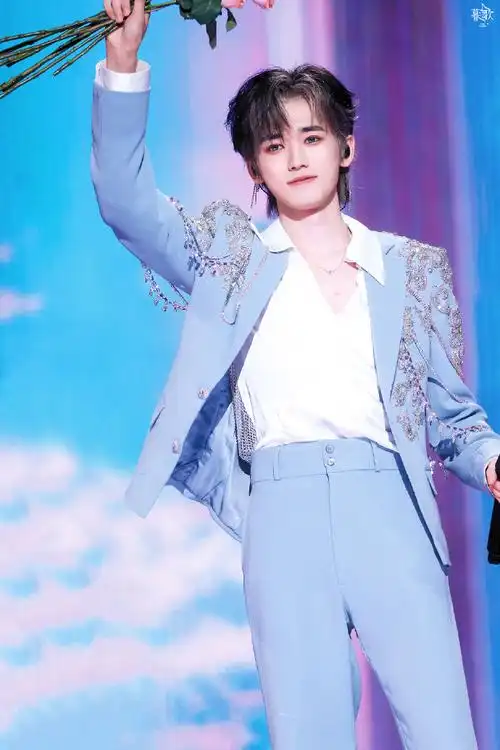 宋亚轩julia玫瑰花雨##宋亚轩楼非楼演唱会