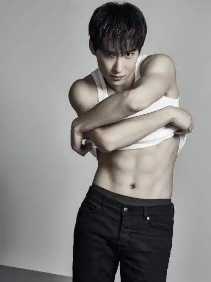 飞影铠甲归来首晒腹肌照你已触犯银河正义法中不可饶恕之