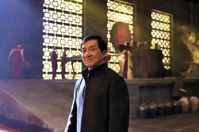 成龙头发胡子白了##成龙提前为新电影准备