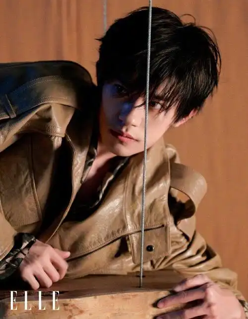易烊千玺 | elle 3月刊封面 我天呢玺子哥这个眼神故事感满满