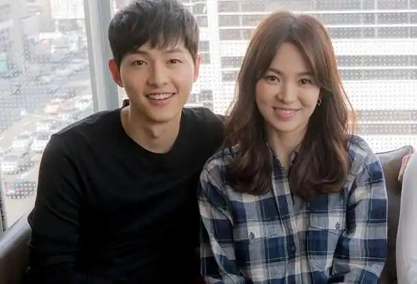 三年后,回头再看宋慧乔和宋仲基二人境遇,夫妻差距一个天一个地