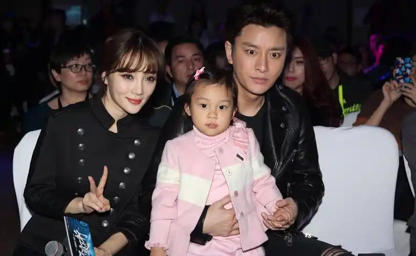 李小璐曝出新恋情!亲密照曝男方暧昧回应_贾乃亮_马智宇_滑雪场