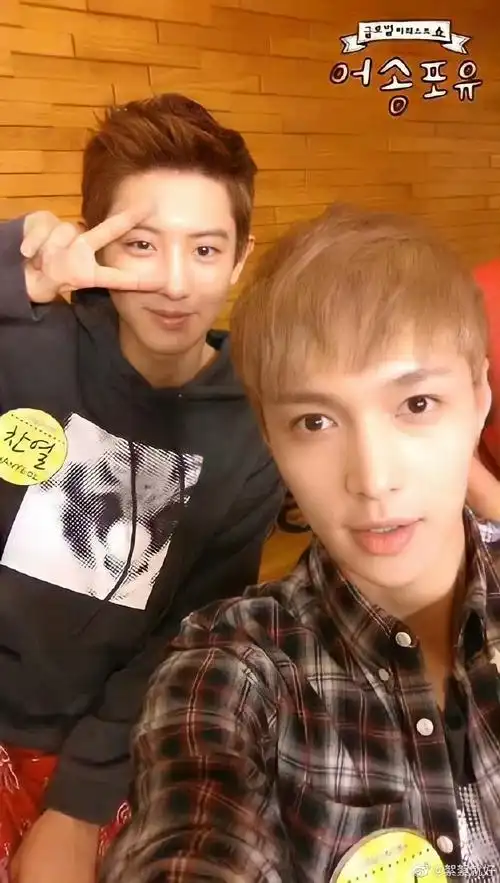 张艺兴ins直播连线朴灿烈#exo成员关系好常常联系很正常!