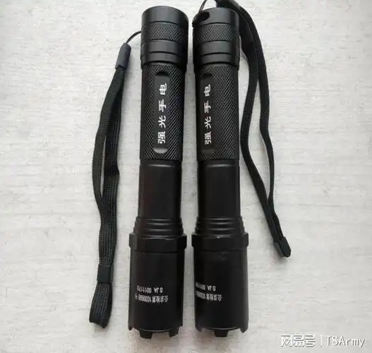 长,相比老式的手电筒,亮度提升非常大,强光手电不仅被户外运动者使用