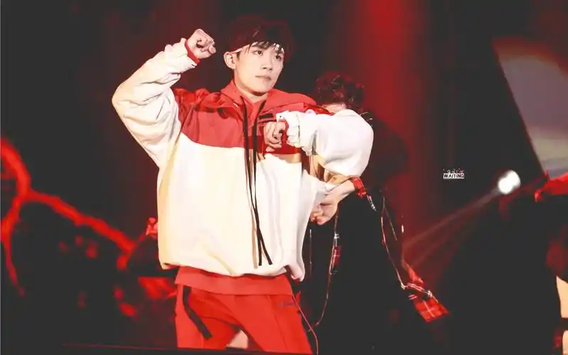 易烊千玺 #tfboys 十八岁生日会舞蹈 高清 帅气