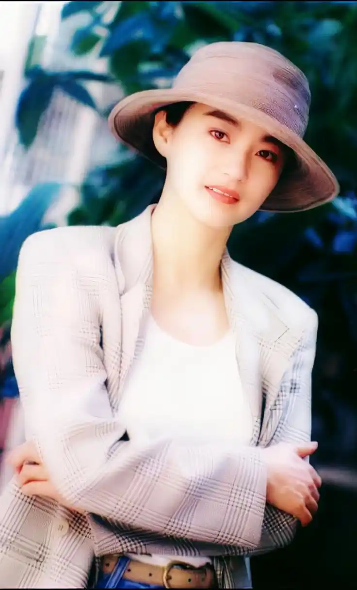 也被赞誉为东南亚第一美女,颜值巅峰时真的很绝#林青霞# #女神# #太穷