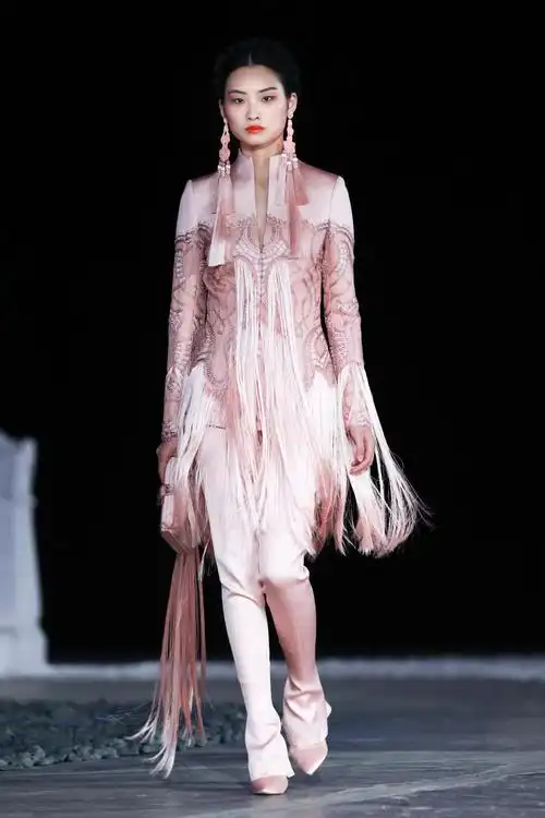 熊英·盖娅传说2021aw|凛艳盛装起征途