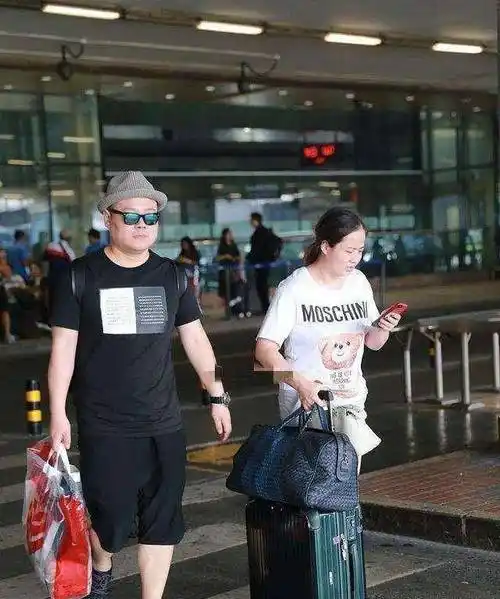 岳云鹏妻子,她是郭德纲最满意的徒弟媳妇,送岳云鹏姐姐5套房_郑敏