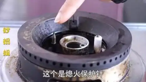 燃气灶打着火松手就灭动一动这个开关就能解决02