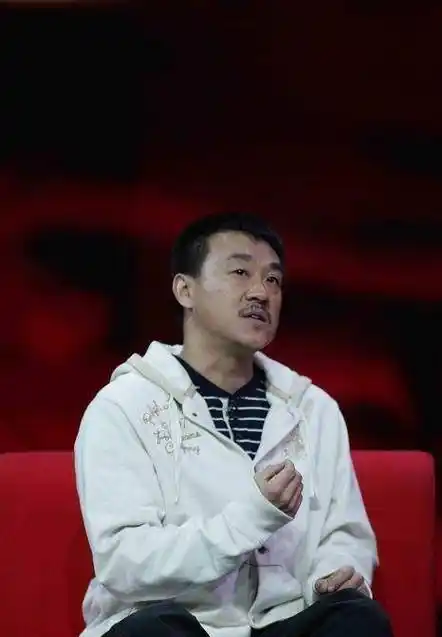 国家一级演员何冰:贝女同学倒追,4年沉寂37岁爆红,婚后无绯闻_李海洋