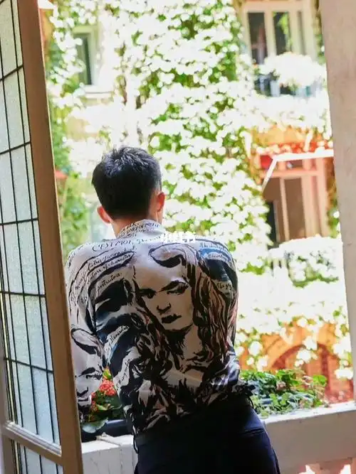 温暖帅气的背影 好有安全感#我的宝藏男孩  #黄景瑜