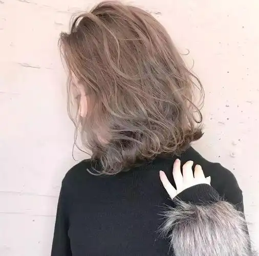 优雅日系齐肩卷发