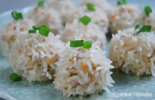 年夜饭菜单高颜值又好吃的虾仁珍珠丸子一口一个超鲜美