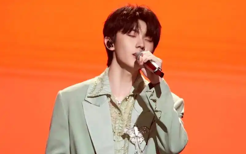 翻唱一下马嘉祺在声生不息舞台上唱的那首不为谁而作的歌