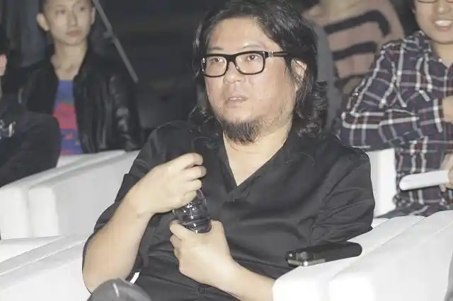 高老师出生于书香门第,爷爷高景德,曾任清华大学的校长,是电机工程