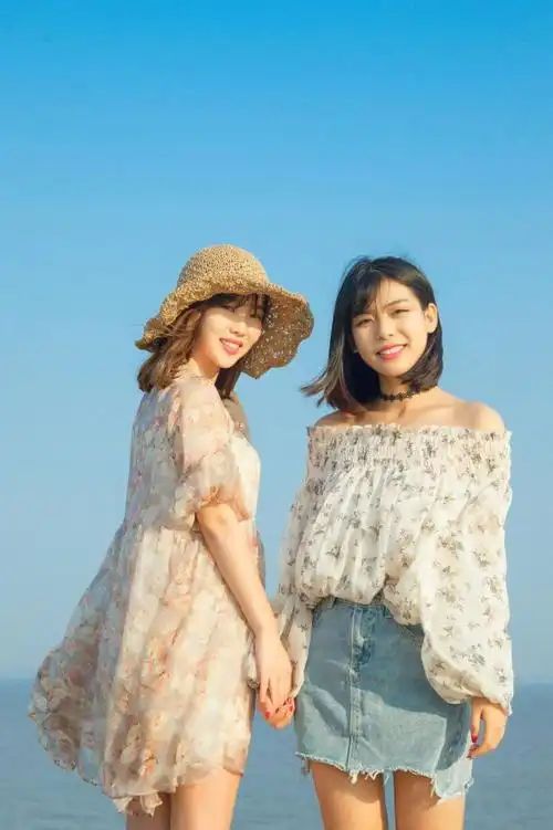 和闺蜜拍合照8个拍照姿势试着摆拍出最甜最美的闺蜜照