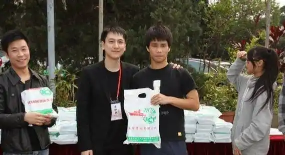 原创汤臣集团公子汤珈铖父亲去世留上海133套房如今一套市值2亿