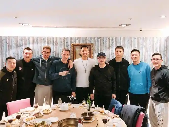 "其实陈建州身高也达到了1米89.