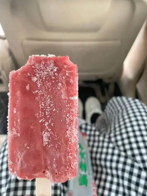 东北大板草莓冰棍