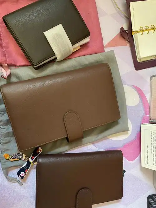 三种不同的棕色对比