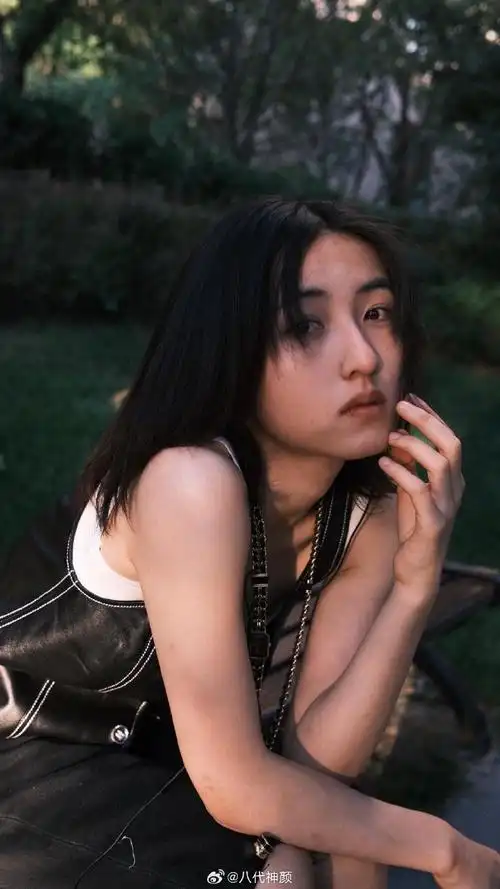 张子枫更新美照啦,每一张照片都氛围感拉满!