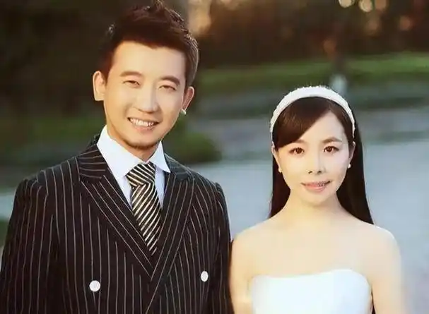 歌手李飞个人资料简介 王二妮的丈夫李飞结过几次婚 - 歌词译